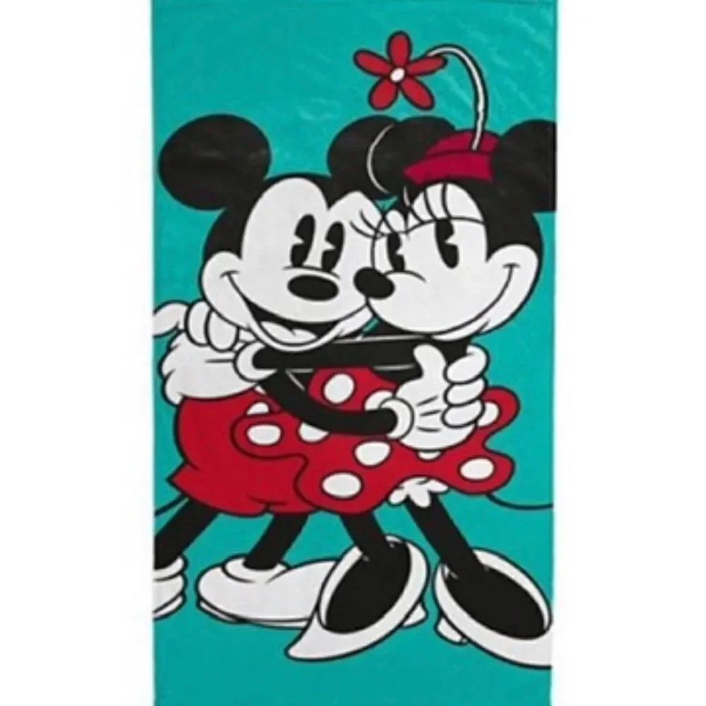 NWT Disney Mickey & Minnie Mouse Hug Green,Red,White & Black 38”x58” Beach Towel